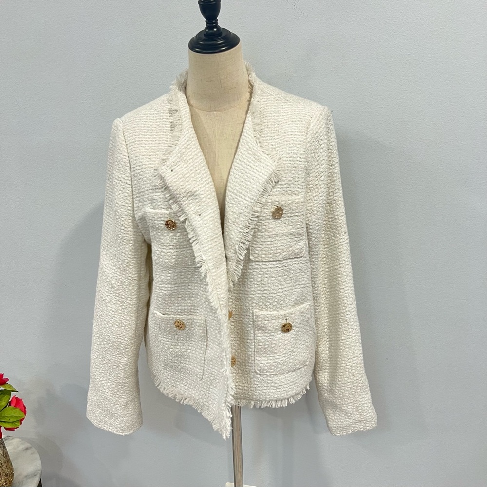 Tahari White / Ivory Tweed Formal Business Blazer Coat W/ Hammered Gold Buttons